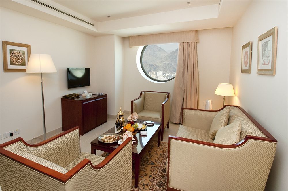 Makarem Al Bait Al Azizia Hotel Мека Екстериор снимка